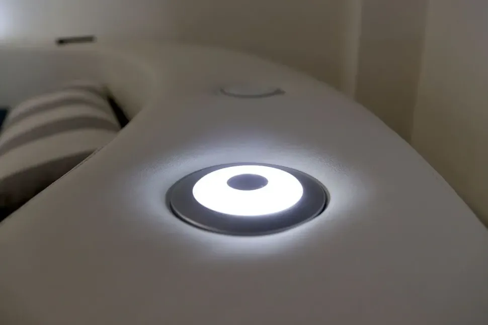 Letto Letto rotondo cristal high-tech di Artigianale scontato del 10%