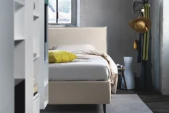 Letto matrimoniale con gambe Bob a prezzo riservato
