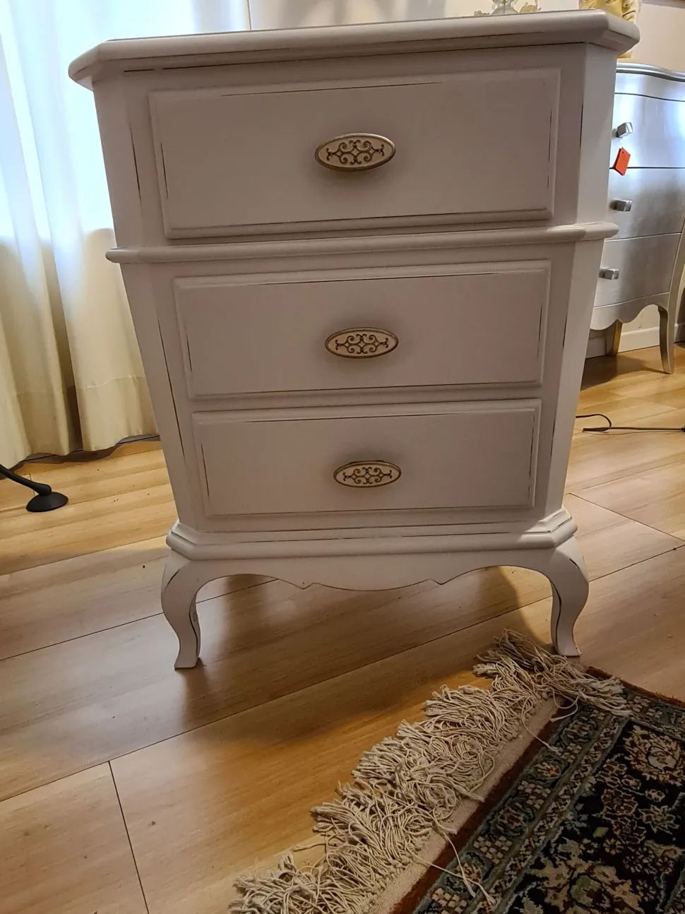 Letto matrimoniale con gambe Lotus Artigianale a prezzo ribassato