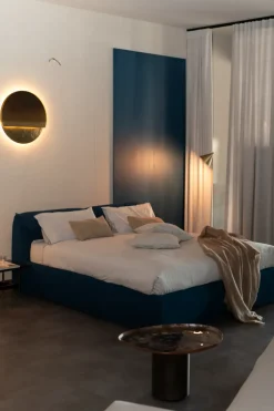 Letto matrimoniale con giroletto Bamboletto B&b italia a prezzo scontato