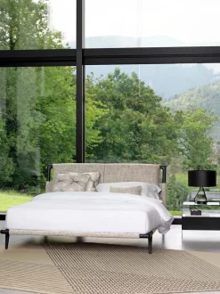 Letto matrimoniale con piedini Gaudì a prezzo riservato