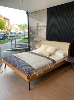 Letto matrimoniale con piedini Gabri Bolzan a prezzo ribassato