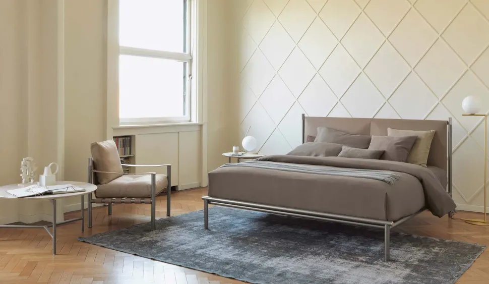 Letto matrimoniale con piedini Iko a prezzo riservato