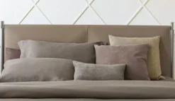 Letto matrimoniale con piedini Iko a prezzo riservato