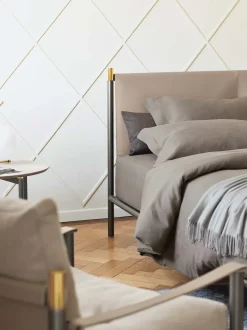 Letto matrimoniale con piedini Iko a prezzo riservato