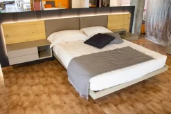 Letto matrimoniale con piedini Ecletto Sangiacomo a prezzo ribassato