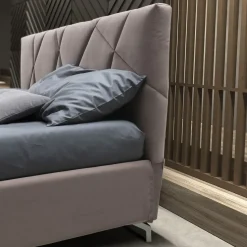 Letto matrimoniale con piedini Chiara con rete di struttura a prezzo riservato