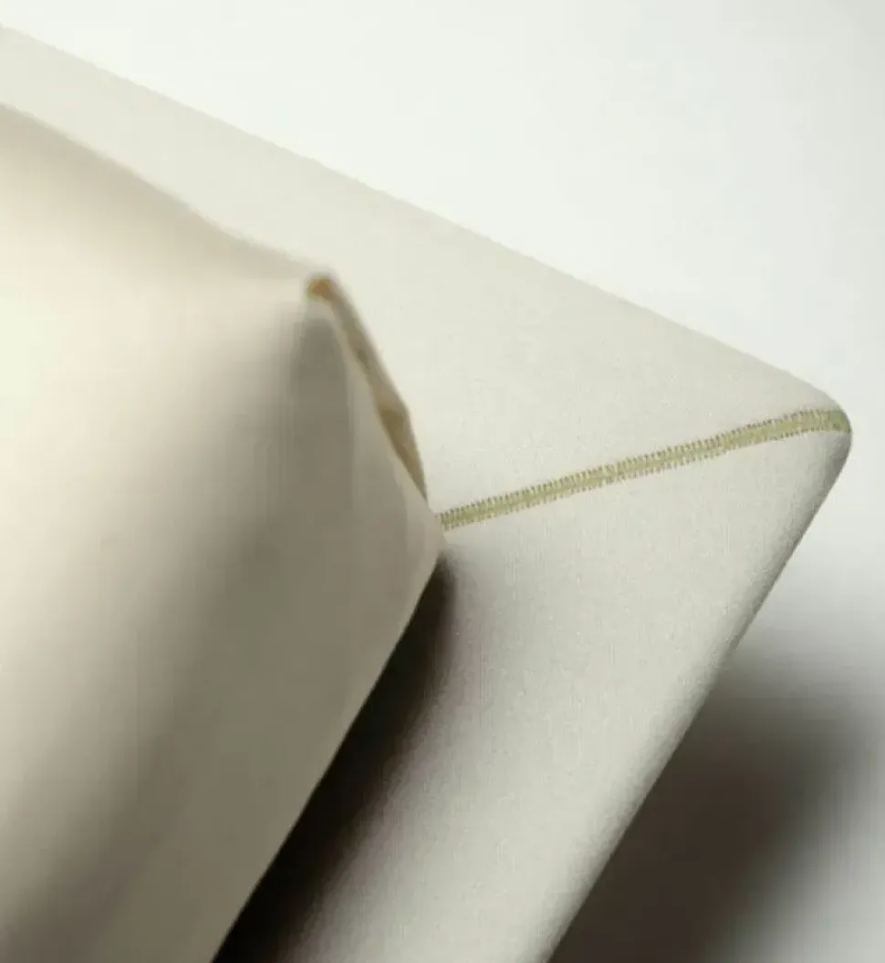 Letto matrimoniale con piedini Jt Samoa a prezzo scontato