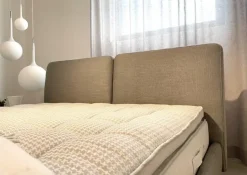 Letto matrimoniale con piedini Feel Bolzan a prezzo scontato