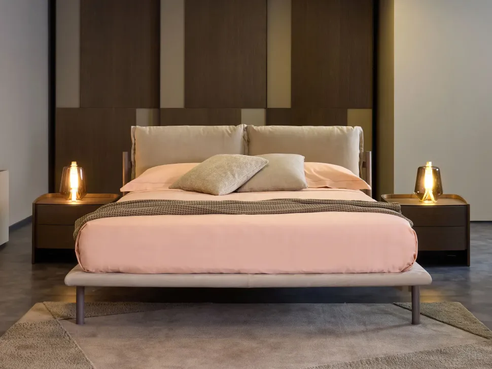 Letto matrimoniale con piedini Cayman outlet Diotti.com a prezzo scontato