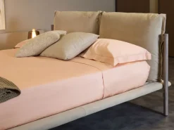 Letto matrimoniale con piedini Cayman outlet Diotti.com a prezzo scontato