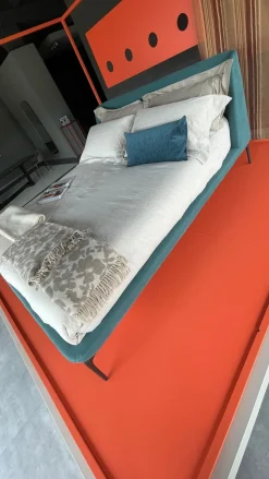 Letto matrimoniale design Velvet Novamobili a prezzo ribassato