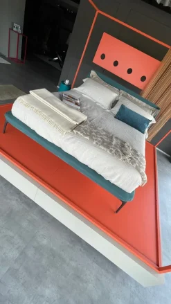 Letto matrimoniale design Velvet Novamobili a prezzo ribassato