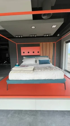 Letto matrimoniale design Velvet Novamobili a prezzo ribassato