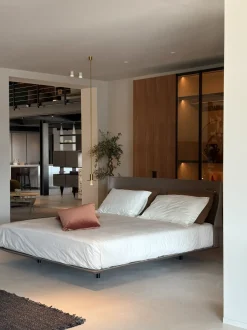 Letto matrimoniale design Alys B&b italia a prezzo ribassato