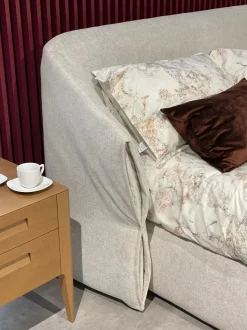 Letto matrimoniale design Hide Novamobili a prezzo ribassato