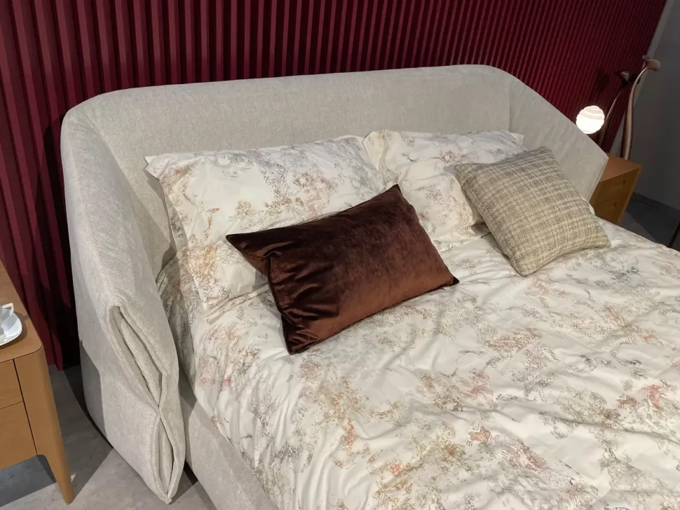 Letto matrimoniale design Hide Novamobili a prezzo ribassato