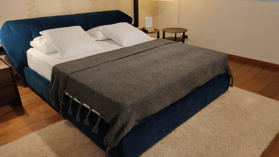 Letto matrimoniale design New york box Saba a prezzo scontato