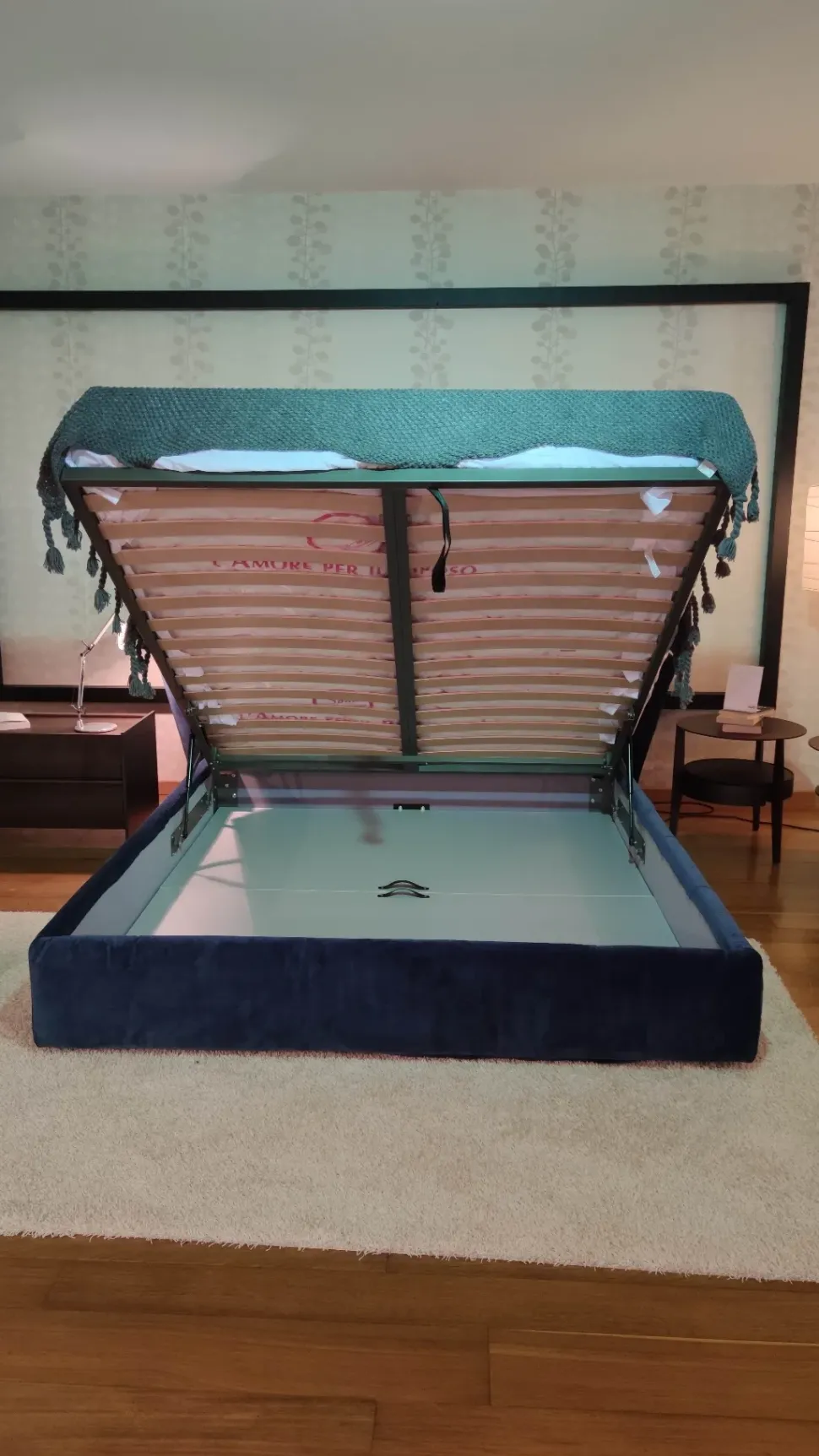 Letto matrimoniale design New york box Saba a prezzo scontato