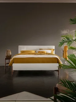 Letto matrimoniale design Verney Altrenotti a prezzo scontato