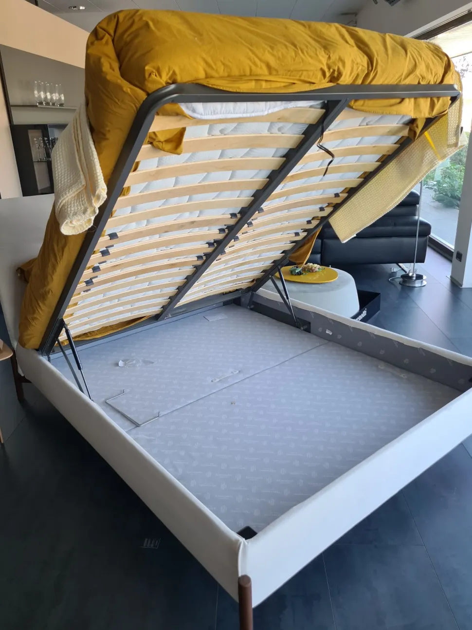 Letto matrimoniale design Verney Altrenotti a prezzo scontato