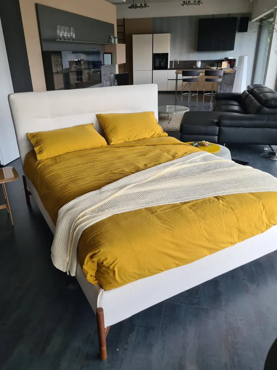 Letto matrimoniale design Verney Altrenotti a prezzo scontato