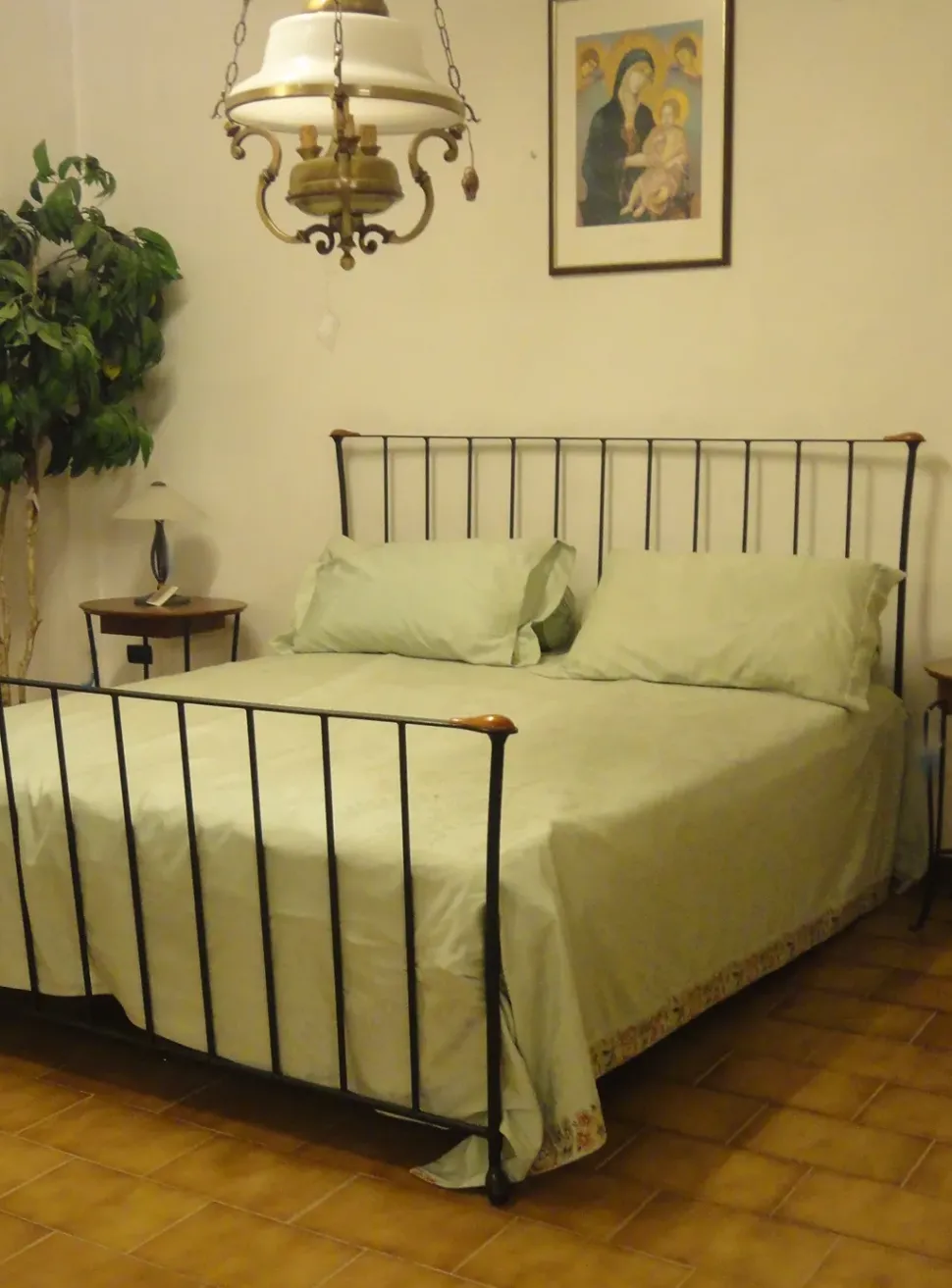 Letto matrimoniale in stile moderno in ferro scontato del -50%