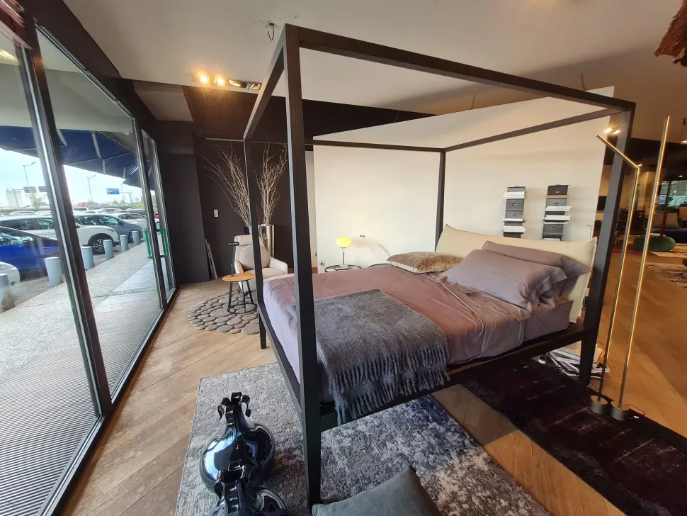 Letto matrimoniale moderno Moheli Horm a prezzo ribassato