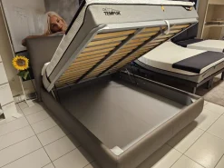 Letto matrimoniale moderno Uno Tempur a prezzo ribassato