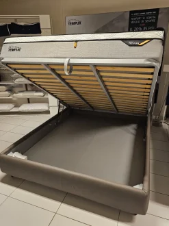 Letto matrimoniale moderno Uno Tempur a prezzo ribassato