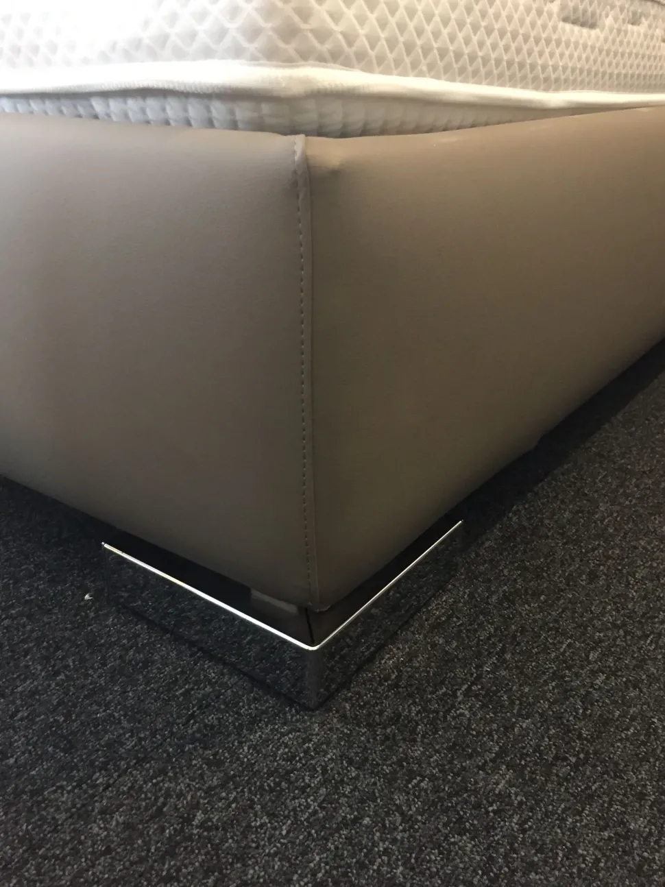 Letto matrimoniale moderno Excò su misura Excò a prezzo scontato