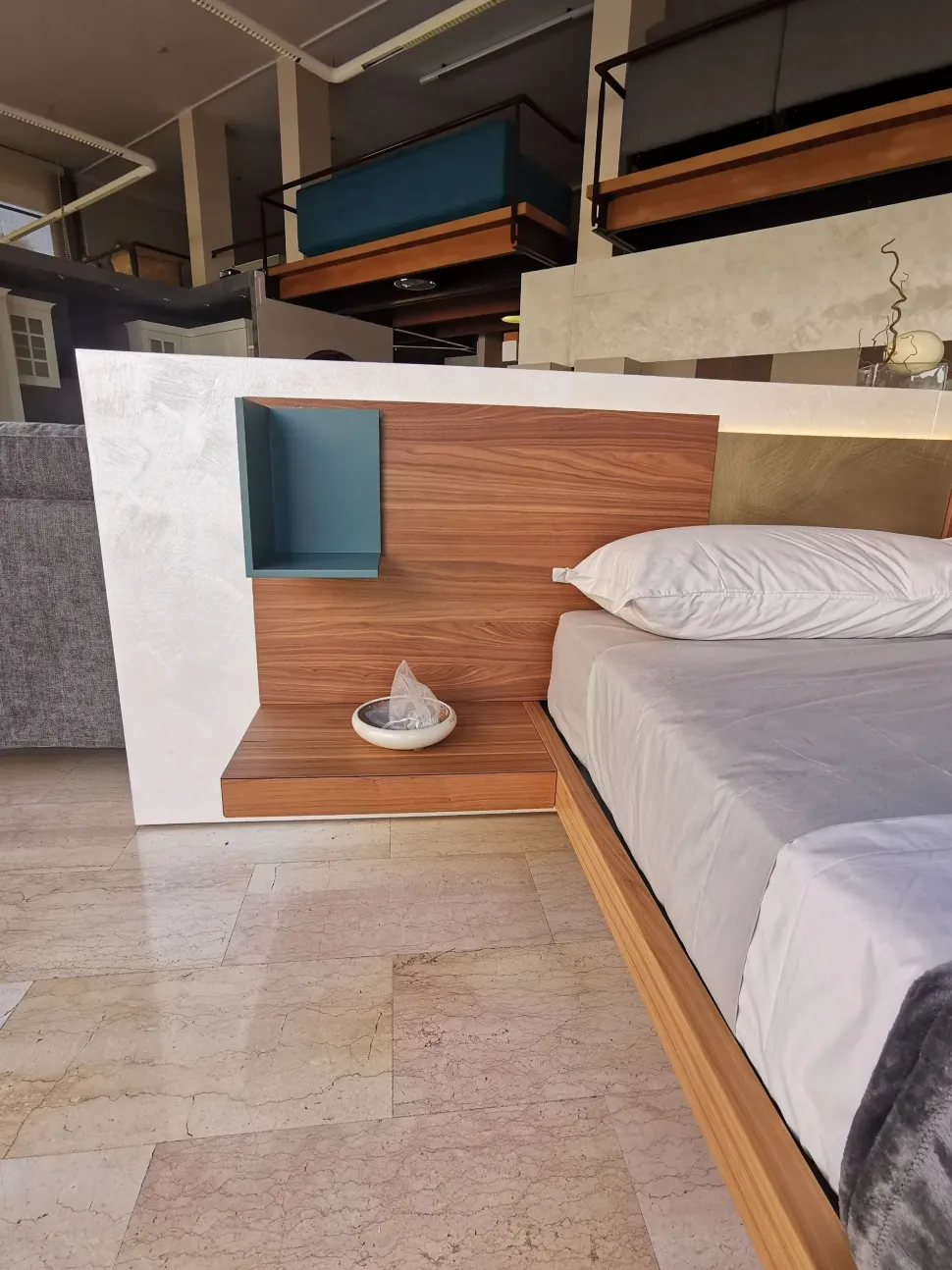 Letto matrimoniale moderno Wall system Mobilgam a prezzo ribassato