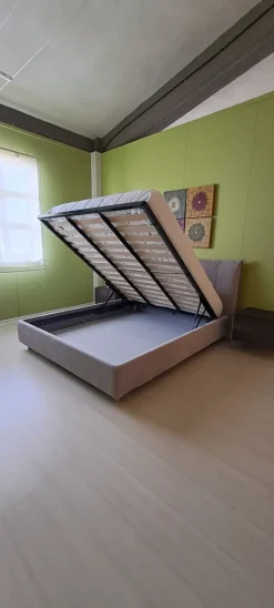 Letto matrimoniale moderno Adamas Nefi a prezzo ribassato