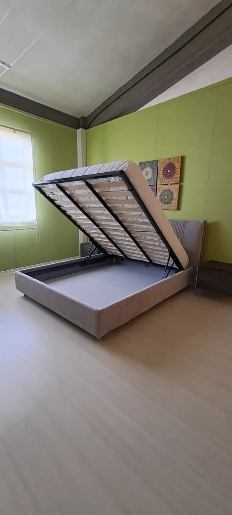 Letto matrimoniale moderno Adamas Nefi a prezzo ribassato