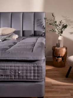 Letto moderno Baronet superb Vispring scontato 25%