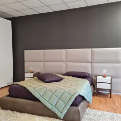 Letto moderno con contenitore Boiserie Conte a prezzo ribassato