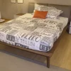 Letto moderno con gambe Abbraccio legno Sangiacomo a prezzo scontato