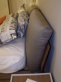 Letto moderno con gambe Abbraccio legno Sangiacomo a prezzo scontato