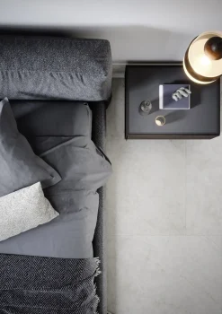 Letto moderno con gambe Brick Novamobili a prezzo scontato