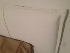 Letto moderno con gambe Tim Felis a prezzo scontato