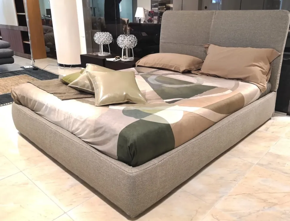 Letto moderno con giroletto Laze Poliform a prezzo scontato