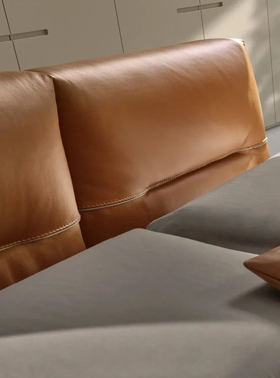 Letto moderno con giroletto Iride * Rosini a prezzo ribassato