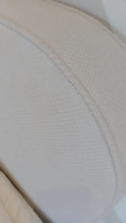 Letto moderno con giroletto Scudo Imab a prezzo ribassato