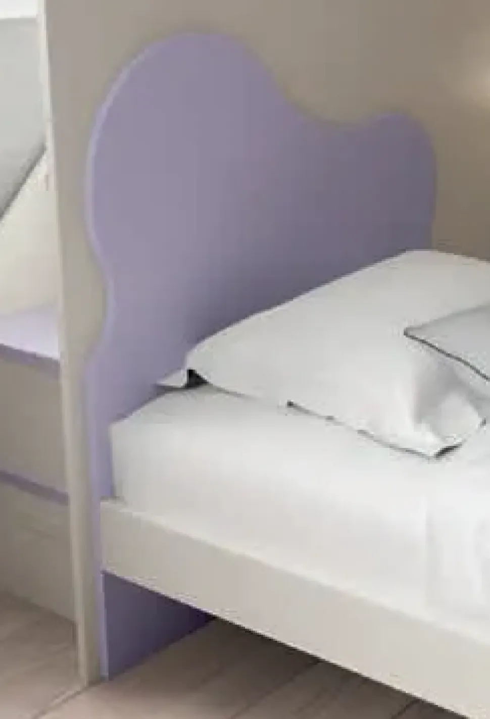 Letto moderno con pediera Nuvola Zg mobili a prezzo ribassato