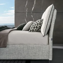 Letto moderno con piedini Blanca Twils a prezzo scontato