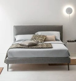 Letto moderno con piedini Mood V&nice a prezzo ribassato