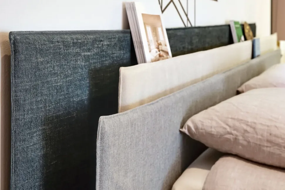 Letto moderno con piedini Vele bed lago Lago a prezzo ribassato