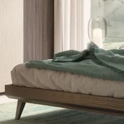 Letto moderno con piedini 1309 Mobilificio bellutti a prezzo ribassato