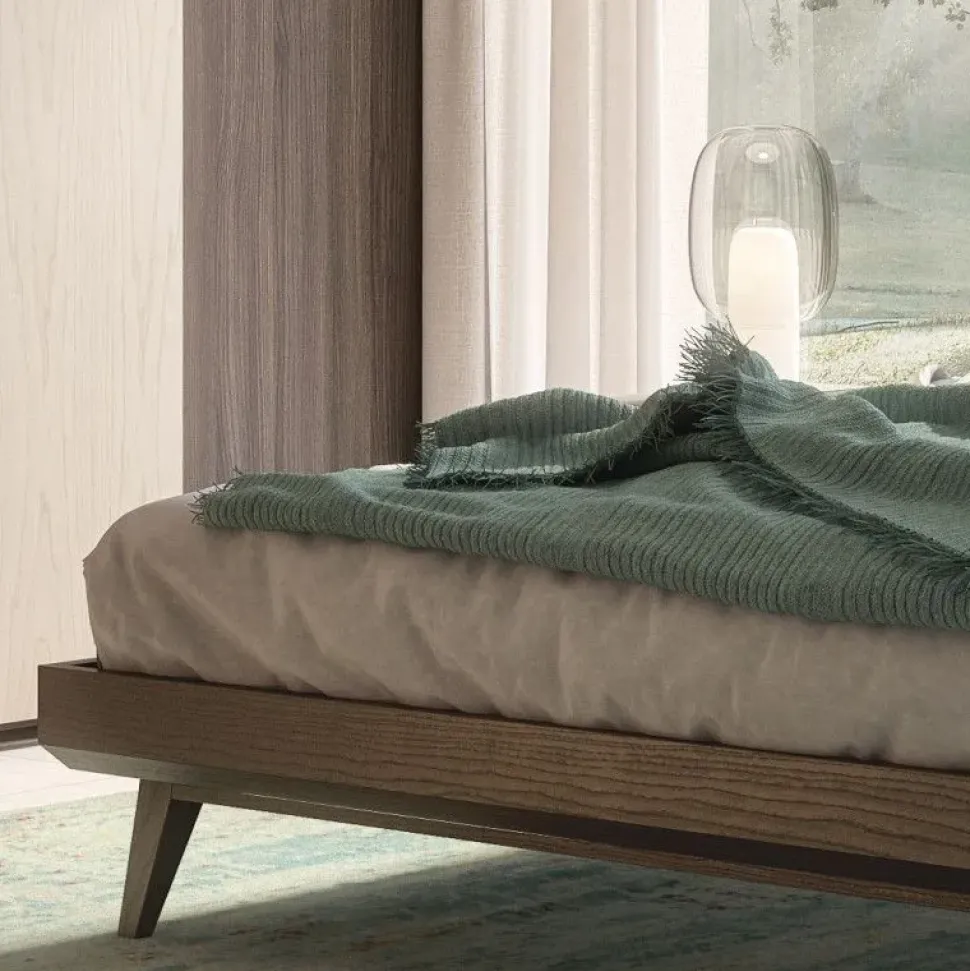 Letto moderno con piedini 1309 Mobilificio bellutti a prezzo ribassato