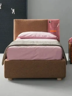 Letto moderno con piedini Rift Samoa a prezzo ribassato